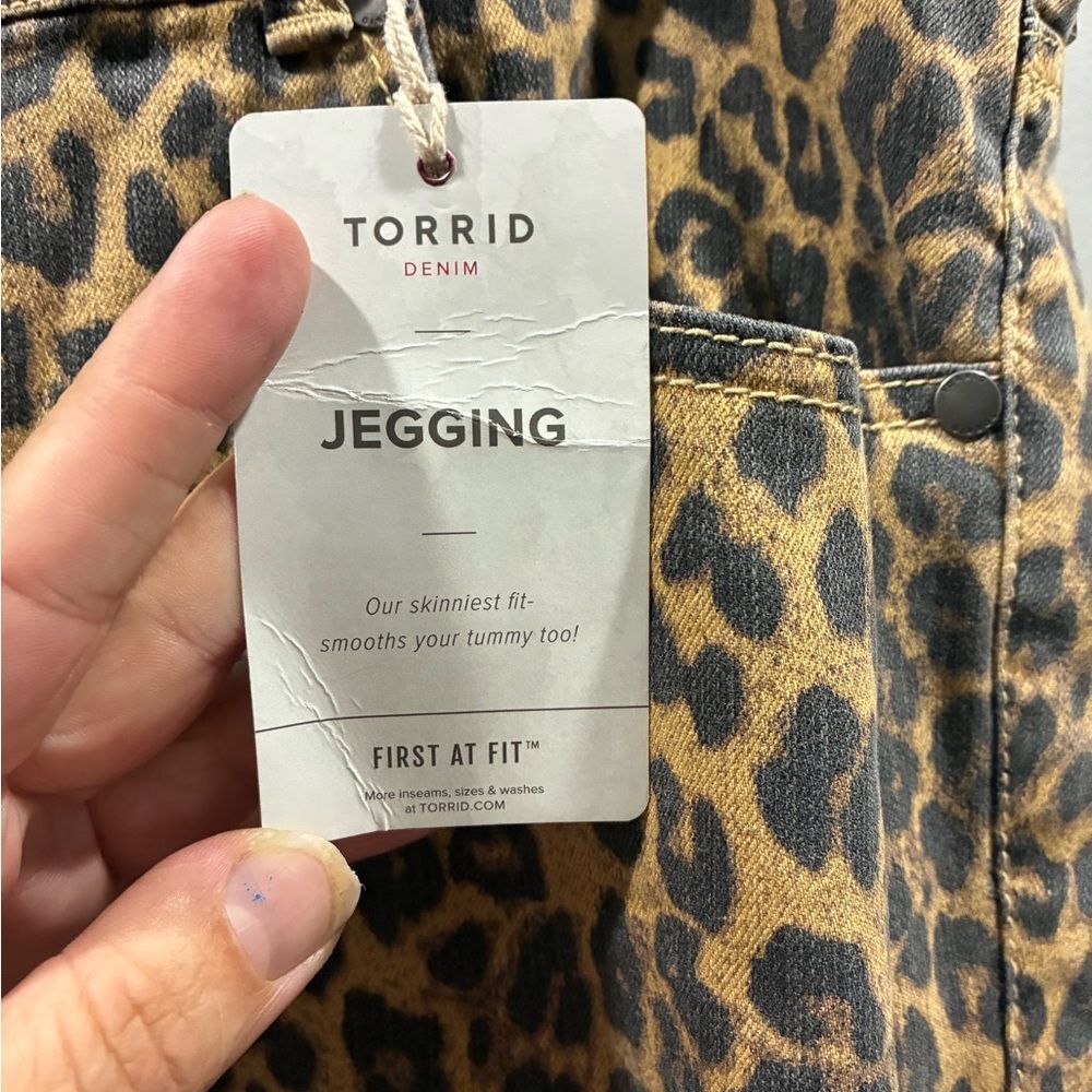 Torrid NWT Leopard Print Jegging 16R | High Stret… - image 4